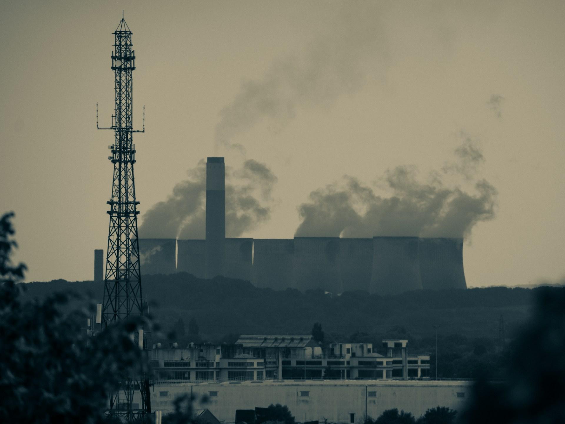 Benarkah Batu Bara Bisa Bersih? Fakta di Balik Teknologi Carbon Capture and Storage (CCS)
