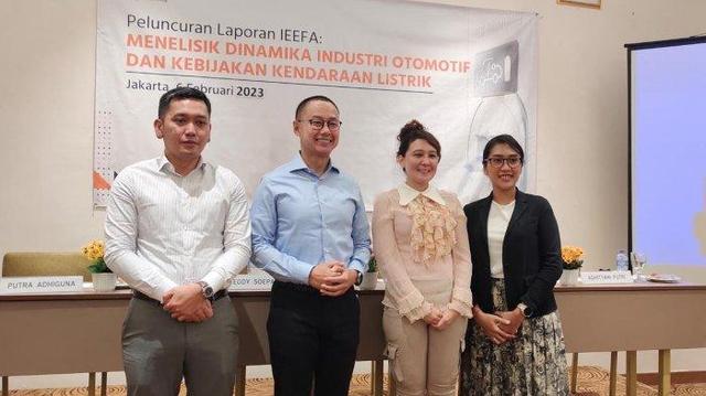 Peluncuran Laporan IEEFA: Menelisik Dinamika Industri Otomotif dan Kebijakan Kendaraan Listrik di Jakarta Pusat, Senin (6/2/2023). (Lita Febriani)